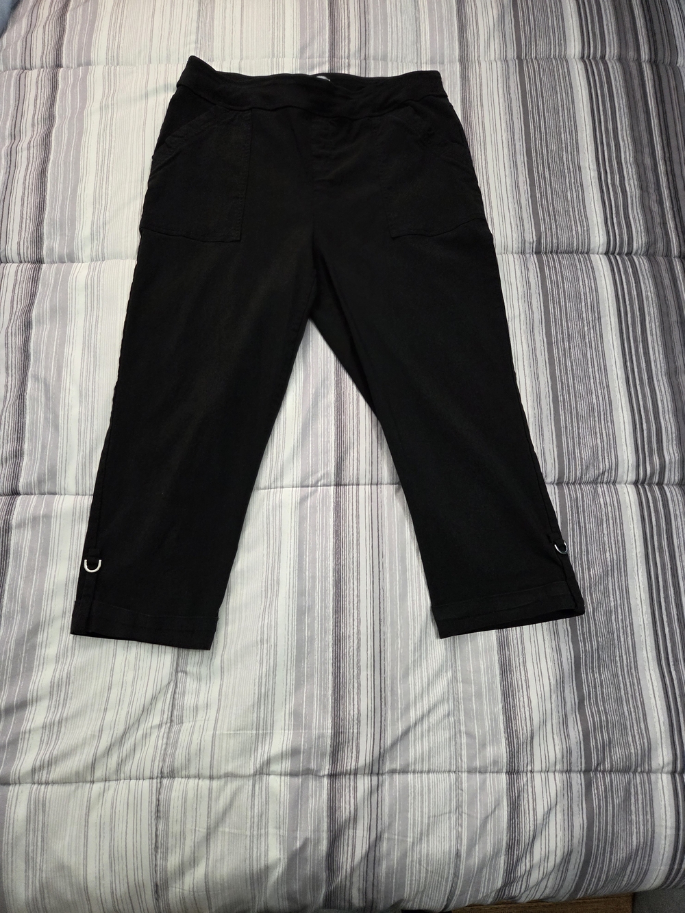 Floral & Ivy Black Pull-On Capri Crop Pants with Side Cinch Hem – Size 1X